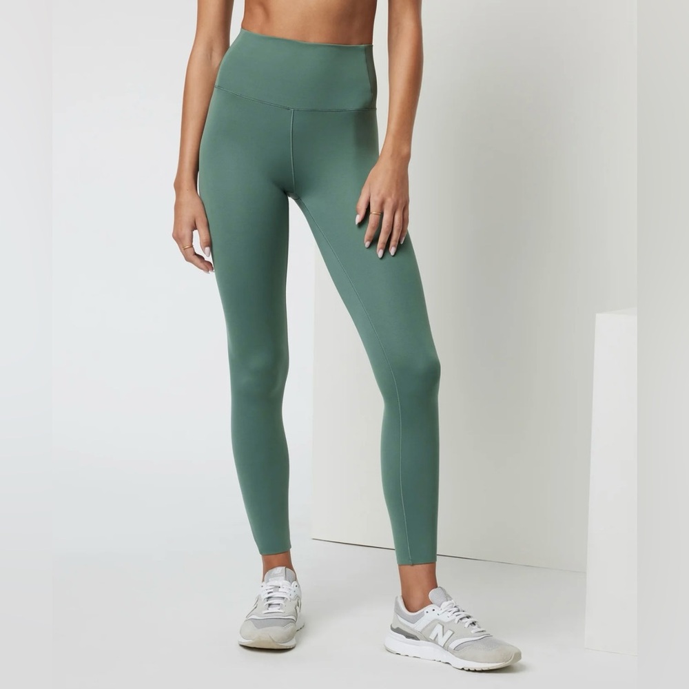 Vuori Evolve 25in Compression Leggings